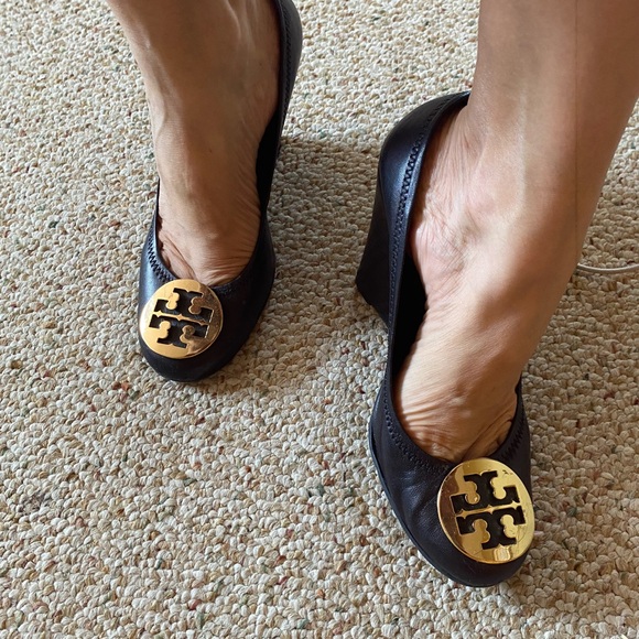 Tory Burch Wedges size 8. - Picture 2 of 4